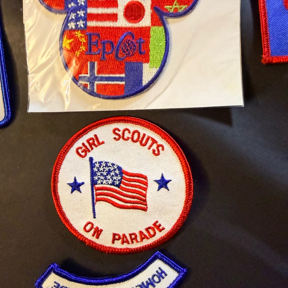 Vintage Girl Scouts Patch Badge Lot Epcot White House Parade 2005 Disney - Picture 5 of 10
